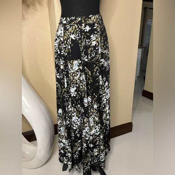 White House Black Market Maxie Skirt with Slit - Picture 1 of 2